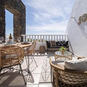 https://caleton-blanco.in-canary-islands.com