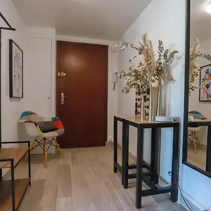 https://chez-lou-appartement-proche-du-lac-moderne.hotels-rhonealpes.com