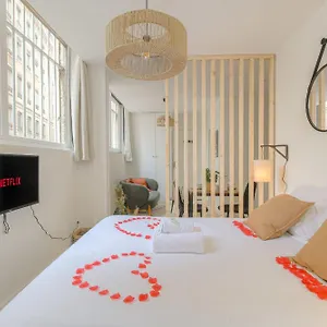 https://le-cosy-en-hypercentre.hotels-rhonealpes.com